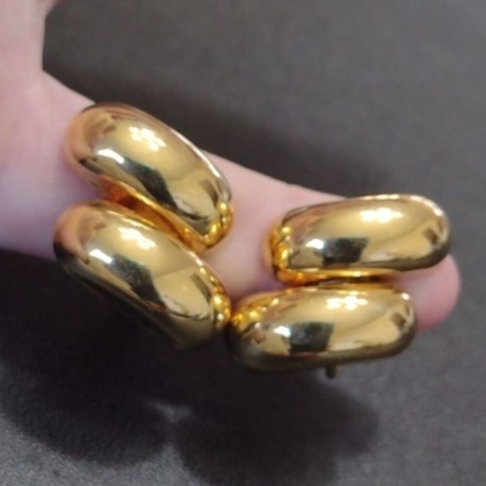 Vintage Napier gold tone clip on earrings